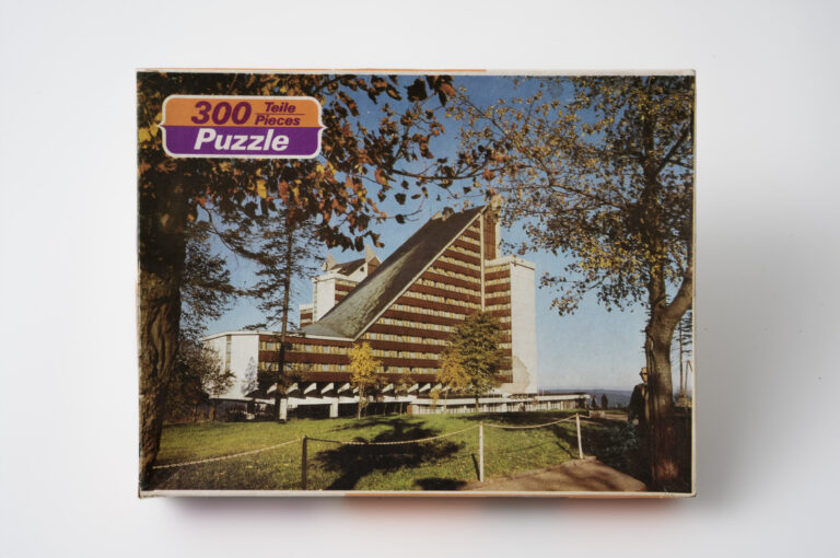 Puzzle with travel motifs