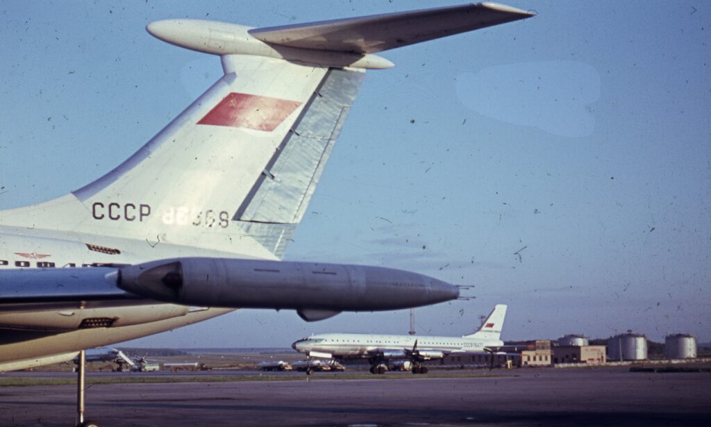 Flugzeuge auf einem Landeplatz