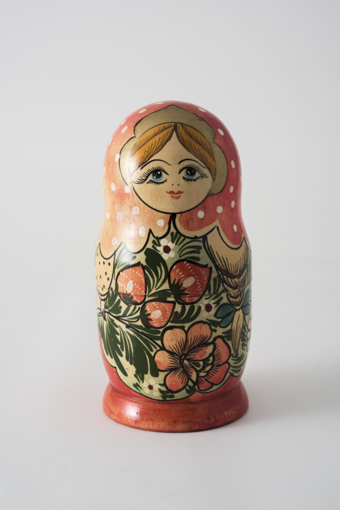 wooden figure Matroschka, red-green floral pattern