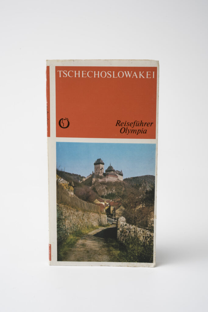 travel guide Czechoslovakiaz, cover