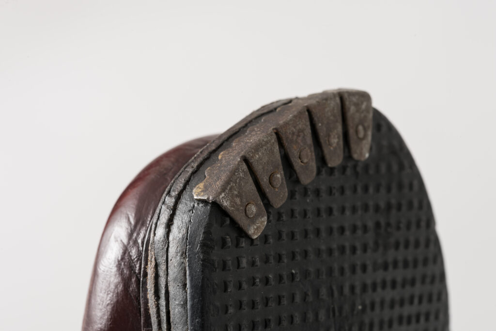 brown ski shoes, view on the sole