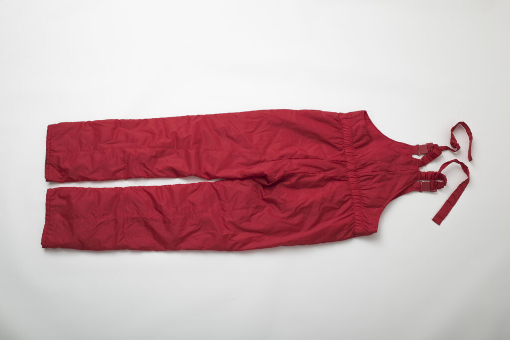 red ski throusers