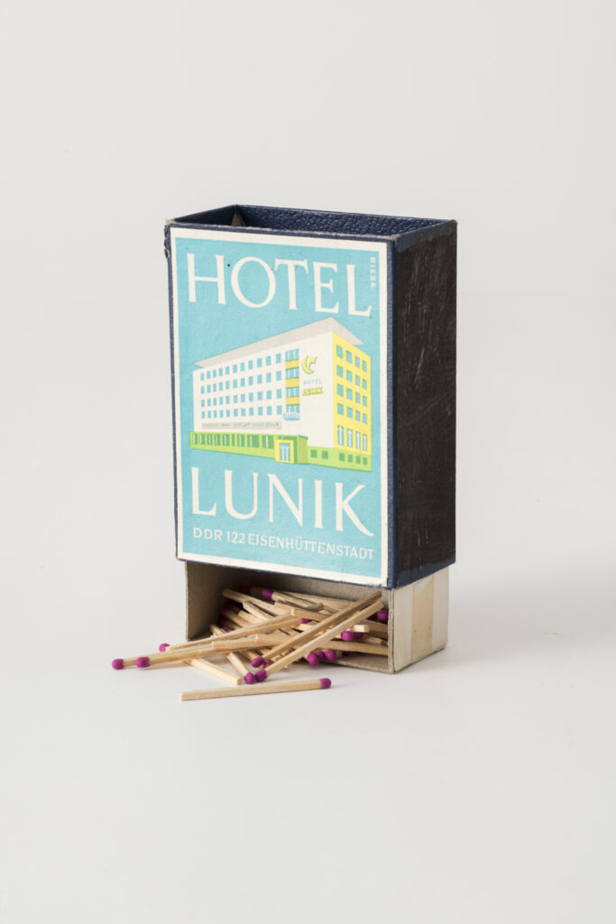Streichholzschachtel des Hotel Lunik, geöffnet