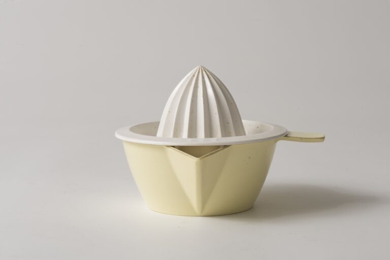 Weißgelbe Zitronenpresse